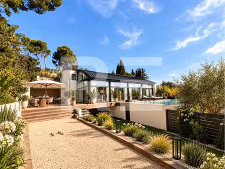 villa d'architecte de 300 m2 à vendre à 10 minutes d arles