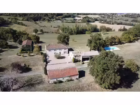 magnifique ancien propriété viticole de caractère sur 32 hect