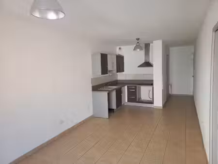 location appartement 2 pièces 38 m² à la roquebrussanne (83136)