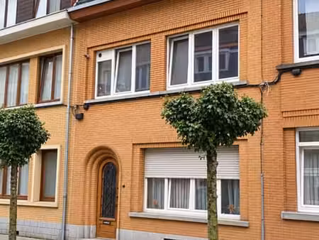 maison d'habitation composé de 3 unités louées +grand jardin