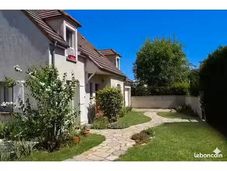 maison familiale dans un écrin de verdure non mitoyenne