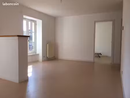 location appartement t3 proche saint-amour