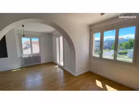 location appartement f3 - 86 m2 - centre ville