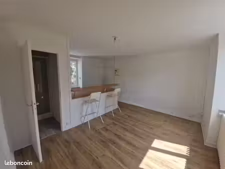 appartement f2- 25m²- sin-le-noble 59569
