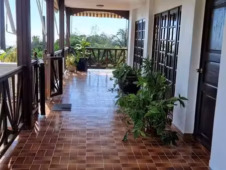 agréable haut de villa t3 climatisé