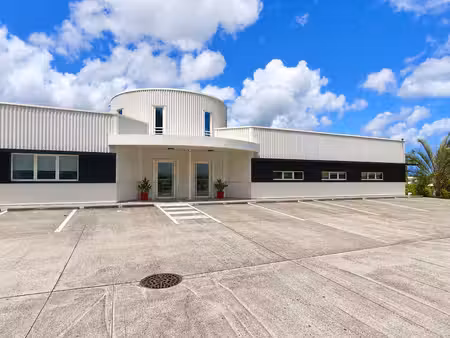 rivière-salée plateau de bureaux récent de 297 m2 avec 12