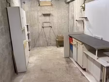 a louer grande cave bétoné avec électricié 12 m2