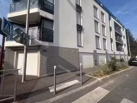 murs libres avec extraction et façade de 27m!