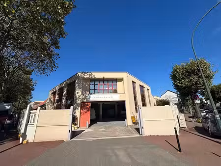 location local d’activités 518m²