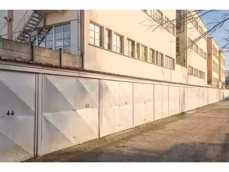 vente parking 1923 m² à venissieux (69200)  692 000 €