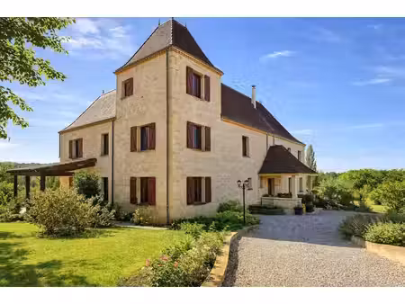 payrac (46)  propriété d'exception 440m²  19 pièces  10 chambres  chacune avec salle d'eau