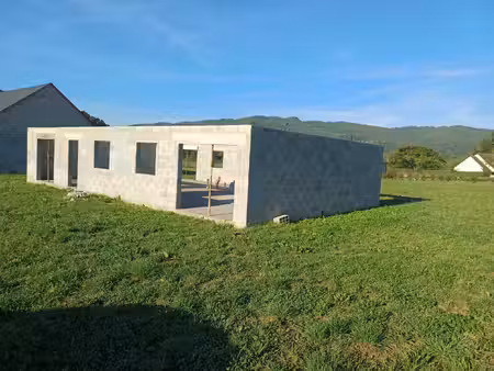 terrain avec début de construction plain pied