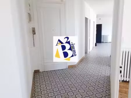 place victor hugo  appt t5 de standing  123m²