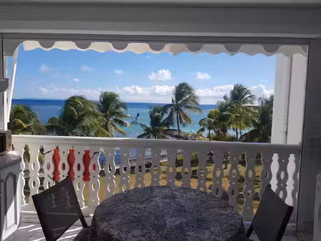 appartement t2 à vendre à saint-françois (97118) 45 m2 avec vue mer et accès direct à la..