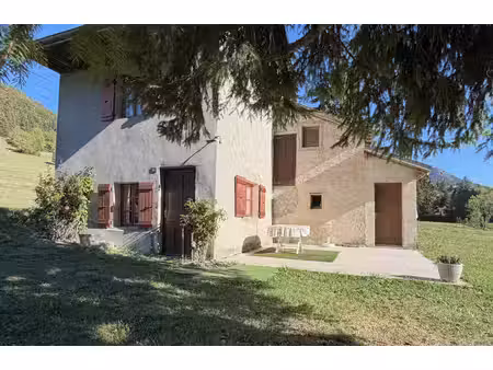 belle maison avec vue dégagée - terrain - grenier indépendant - à seulement 30 mn de chamb