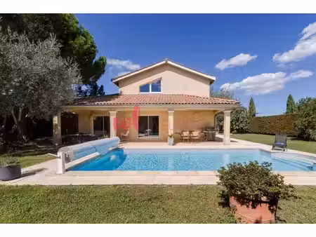 villa familiale 6 pièces avec piscine- secteur résidentiel -pusignan