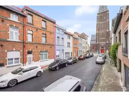 ruime gesloten woning op een toplocatie in sint-amandsberg en nabij het centrum van gent!