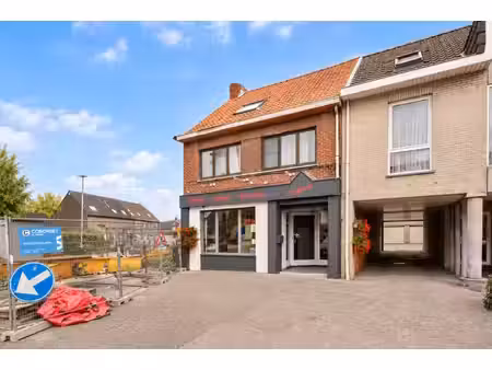 handelspand met duplex appartement  terras en 2 garageboxen in centrum nieuwmoer