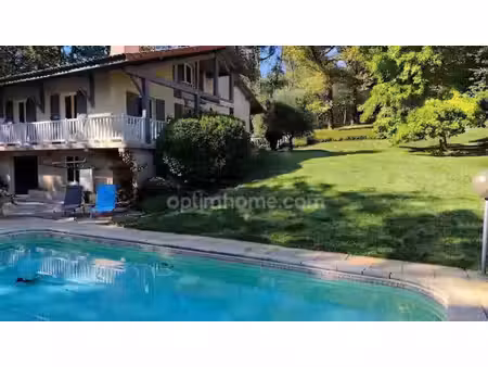 une belle maison de campagne de 164 m² avec airial de chênes et piscine