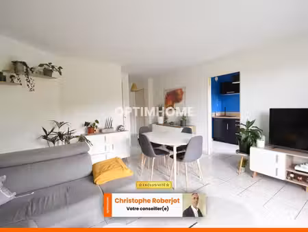 joli appartement avec balcon et parking dans petite copropriété au pied de tous les commer