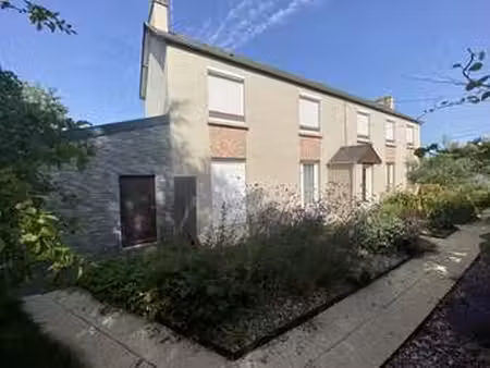 vente immeuble à bégard (22140) : à vendre / 141m² bégard