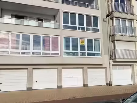 prachtig gerenoveerd en gemeubeld appartement  vlak aan zee!