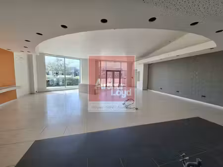 location commerce sens 89100 199m²