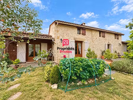 maison familiale en pierre 4 chambres avec jardin sans vis à vis à noaillan