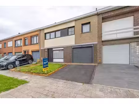 ruime woning met 3 slaapkamers  garage en zonnige tuin in geluwe