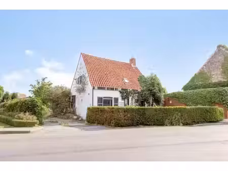 te renoveren woning op 670 m2 in een rustige buurt!