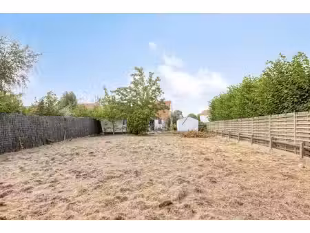stuk grond op 670 m2 in een rustige buurt!