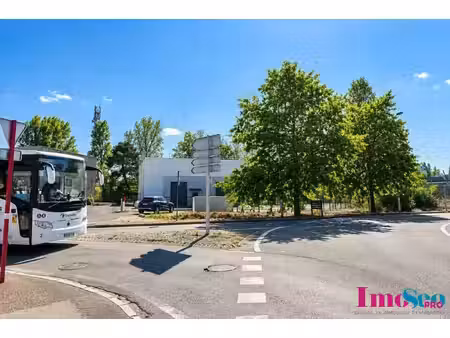 location local commercial