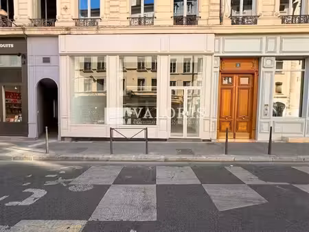 location commerce 243m²