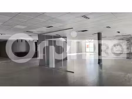 location commerce reims 51100 1650m²