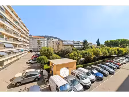 nice // pasteur : appartement // 4 pièces // traversant // cave