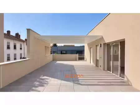 toit-terrasse d'exception à 2 pas de montchat