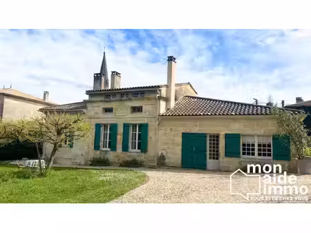 magnifique demeure en pierre avec dépendance