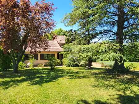 à vendre proche mâcon ( ain ) maison sur sous-sol à rénover de 103 m2 p4 sur 1819 m 2