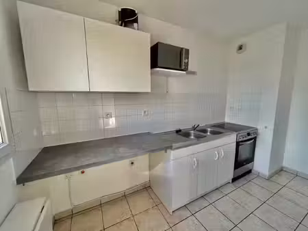 location appartement 3 pièces 64 m2 à saint-quentin