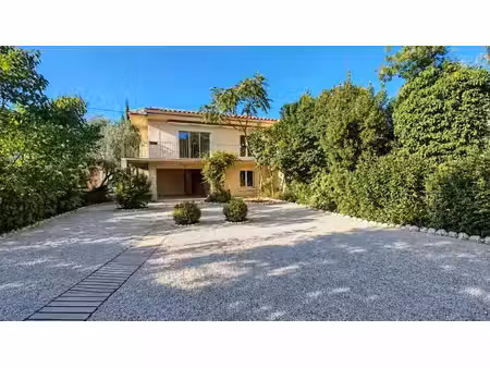 location maison 5 pièces 117.55 m² à villeneuve-les-avignon (30400)  1 500 €
