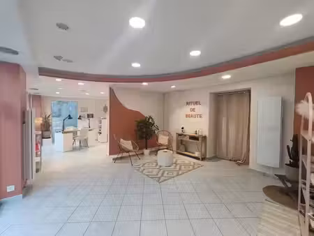 location locaux professionnels 3 pièces 68 m² à merdrignac (22230)  367 €
