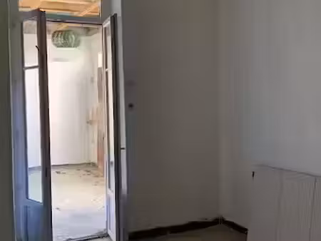 location locaux professionnels 1 pièce 19 m² à chateaurenard (13160)  200 €