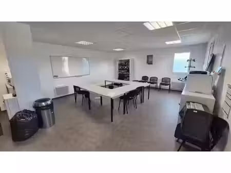 location locaux professionnels 77 m² à montelimar (26200)  1 422 €