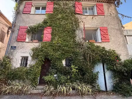 maison de village – 118 m² – 3 chambres – cour intérieure – caves