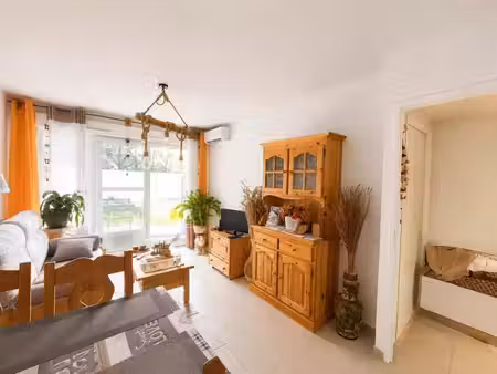 charmant t2 en rez-de-jardin avec garage — vidauban (83)