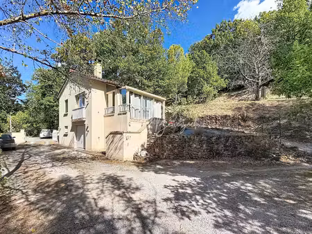 villa t2 au calme sans vis à vis avec 3 500 m2 terrain !