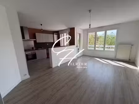 location appartement 3 pièces 68m2 voiron 38500 - 795 € - surface privée