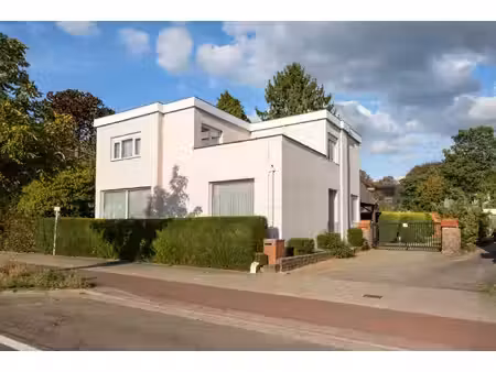huis te koop in hove met 4 slaapkamers