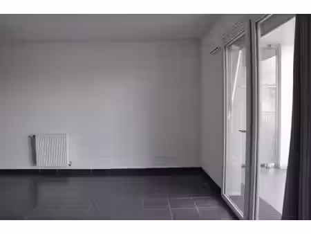 bel appartement de 25 44 m2  lumineux  avec terrasse de 8 m2  exposé à l'ouest  sans...