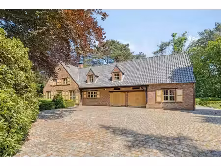 karaktervolle villa met bijgebouw te koop in schilde